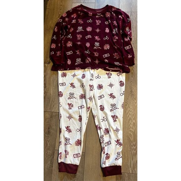 Harry Potter Women’s Size XL Pajama Set Red White Allover Print Velour 2 Piece - Picture 3 of 11